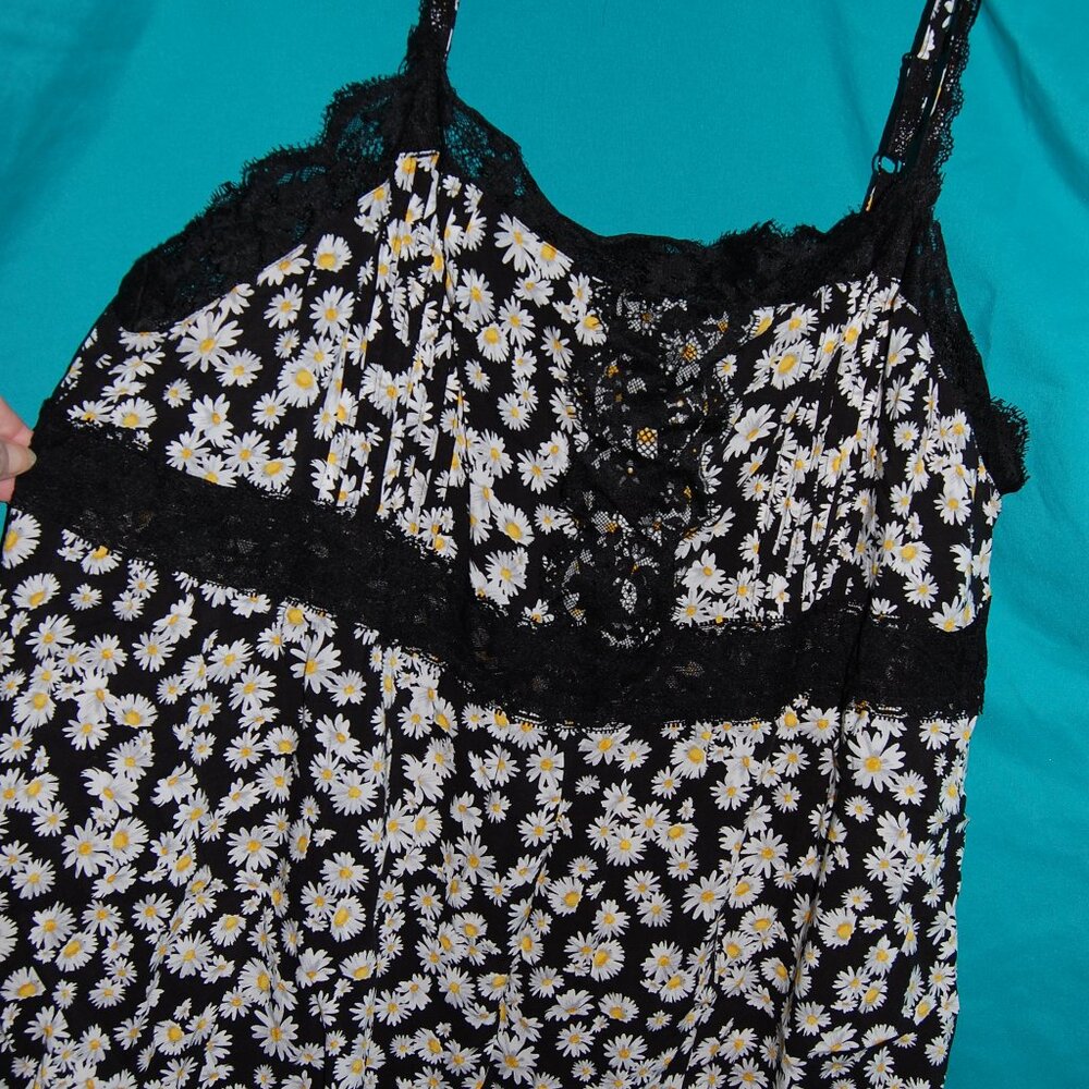 Daisy Lace Tank - Torrid 2